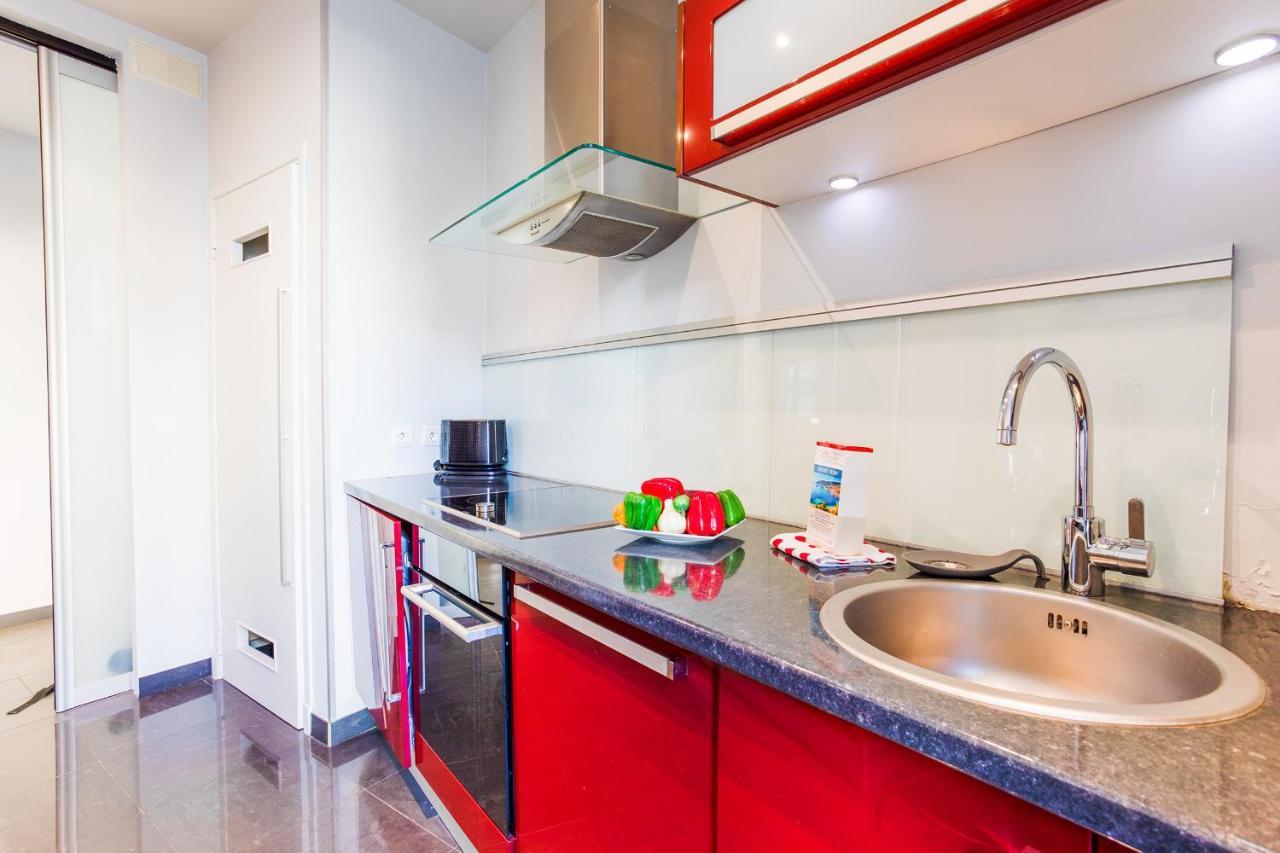 LE TIVOLI AP4264 By Riviera Holiday Homes Niza Exterior foto